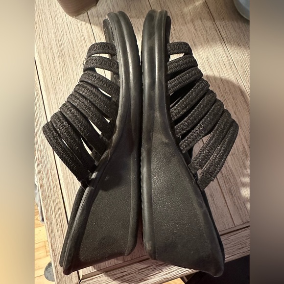 Sketchers Memory Foam Sandals with rhinestones - Picture 3 of 6